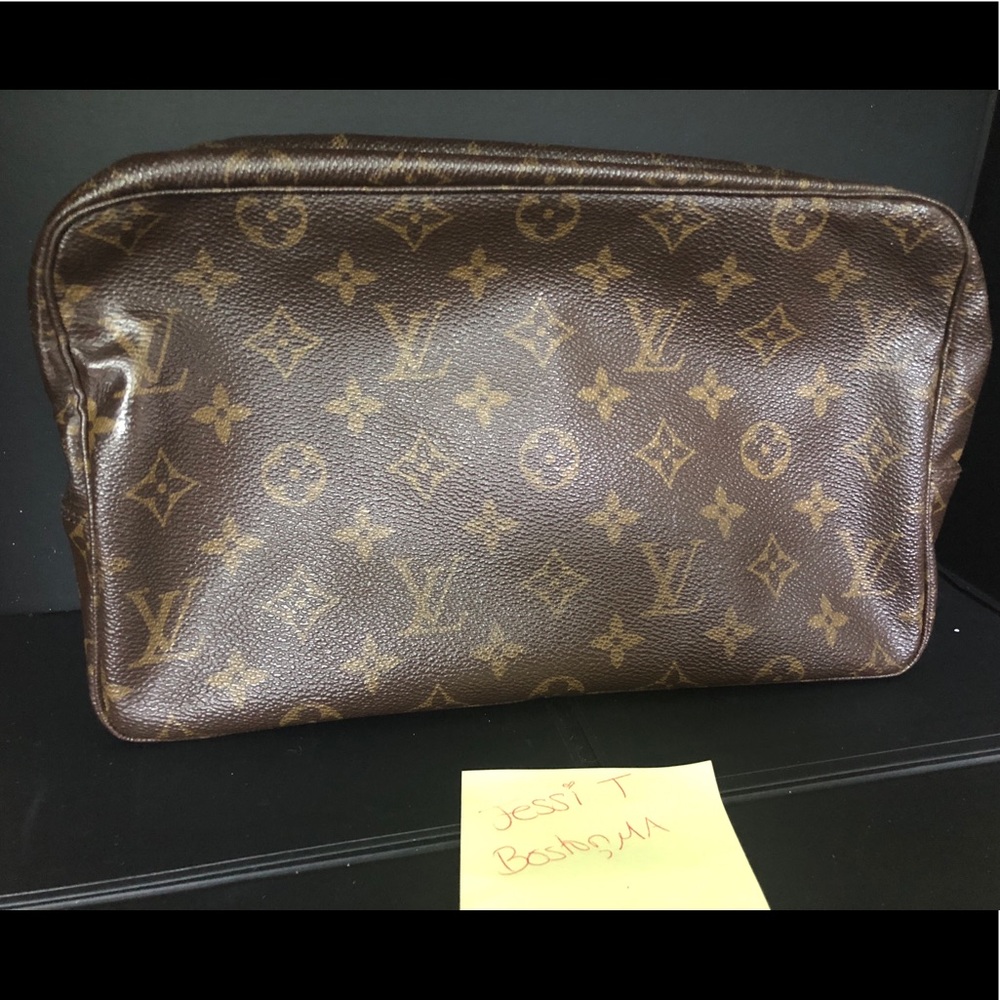 Sold off posh, Authentic Louis Vuitton tolietry 28 - Picture 3 of 7